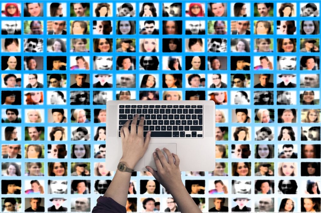 keyboard, hands, write, input, group, keys, people, successor, friends, to chat, chat, surfing, network, global, social, media, successor, chat, chat, chat, chat, chat